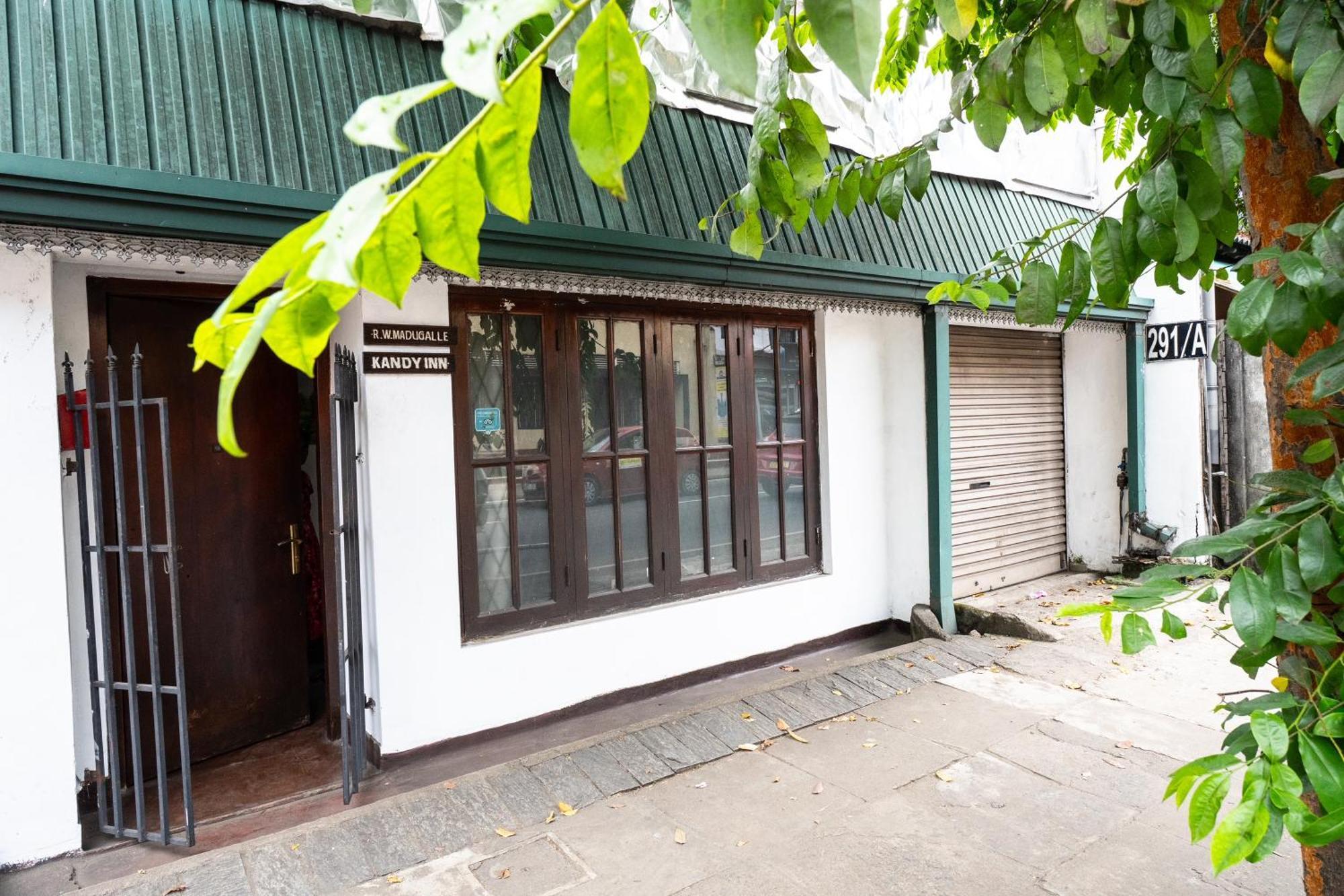 Kandy Inn Madugalle'S Family Guest House Extérieur photo